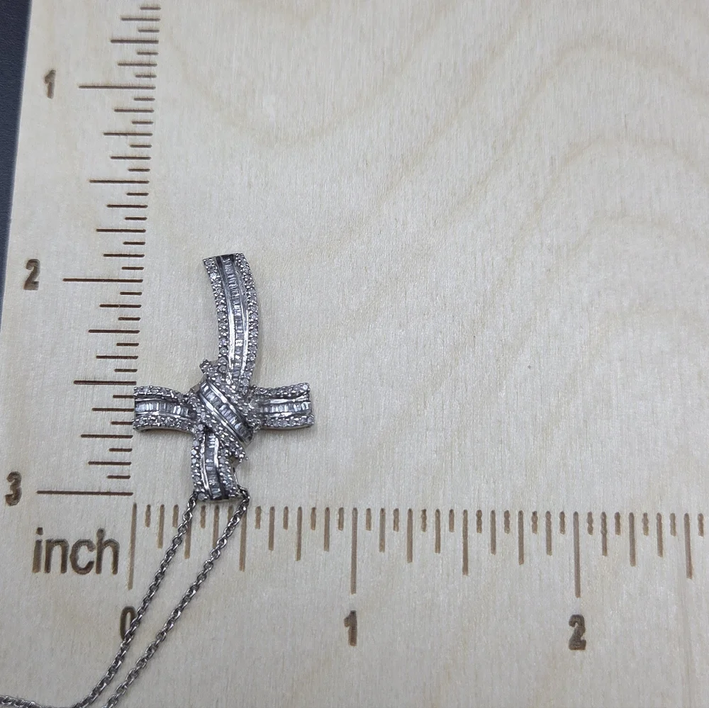 Sterling Silver Cross Pendant With 18 Inch Necklace. - Picture 3 of 7